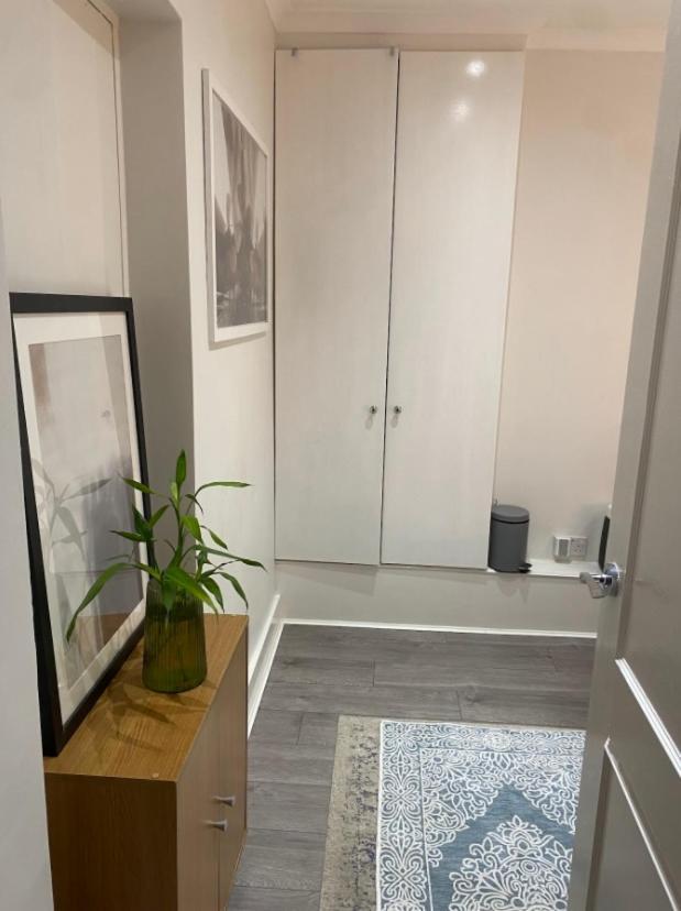Central Private Double Bedroom In A 2Bedroom Apartment, Connected Via Underground, Overground And Many Bus Routes ลอนดอน ภายนอก รูปภาพ